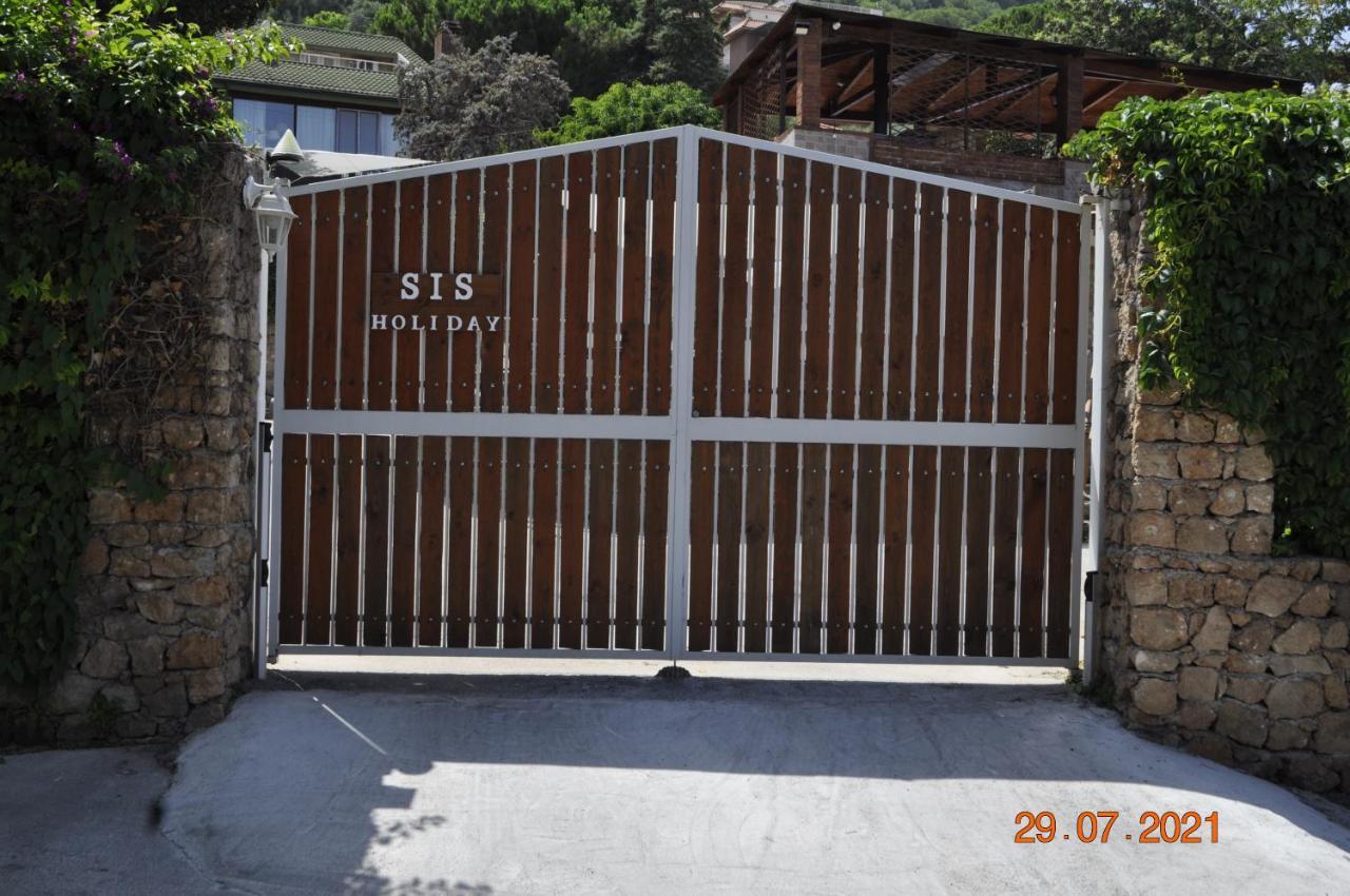Sis Holiday Villa